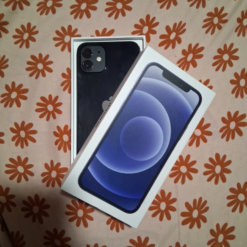 Apple iPhone 12 - Midnight Black